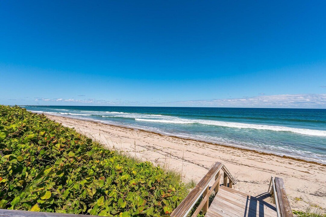 3390 S Ocean Blvd in Palm Beach, FL - Building Photo