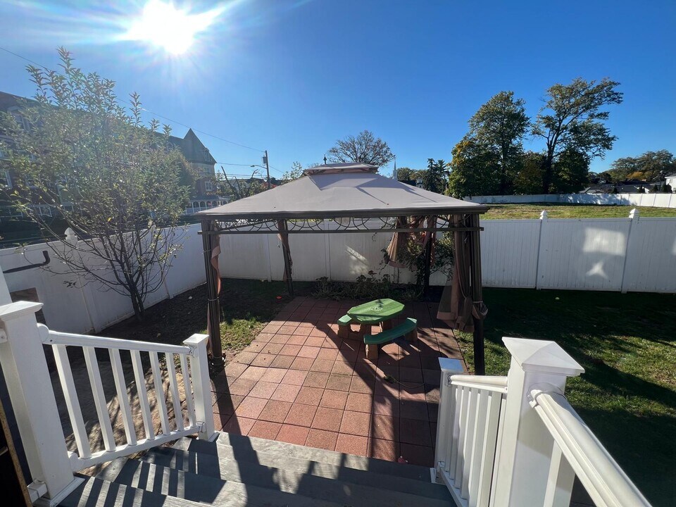 1444 Esterbrook Ave, Unit Apt 1 in Rahway, NJ - Building Photo