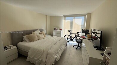 151 SE 25th Rd in Miami, FL - Building Photo - Building Photo