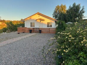 37645 Vía De Los Arboles in Temecula, CA - Foto de edificio - Building Photo