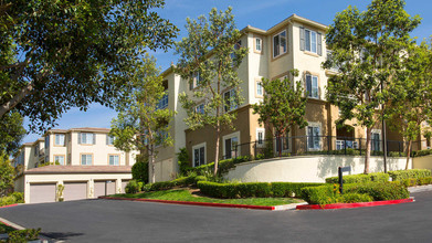 Bella Vista At Warner Ridge in Woodland Hills, CA - Building Photo - Building Photo