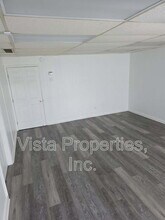 7292 Manslick Rd in Louisville, KY - Foto de edificio - Building Photo