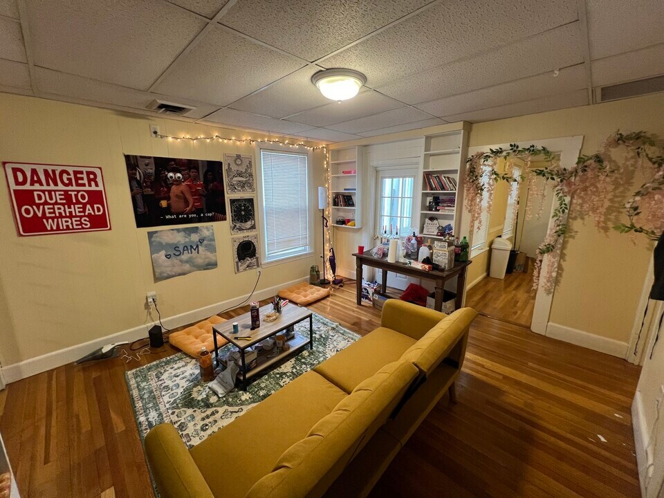 363 Beacon St, Unit 1 in Somerville, MA - Building Photo