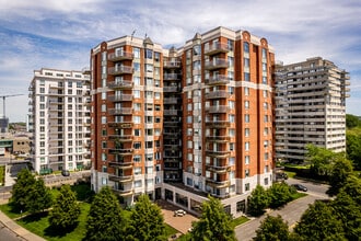 Majestic in Montréal, QC - Building Photo - Building Photo