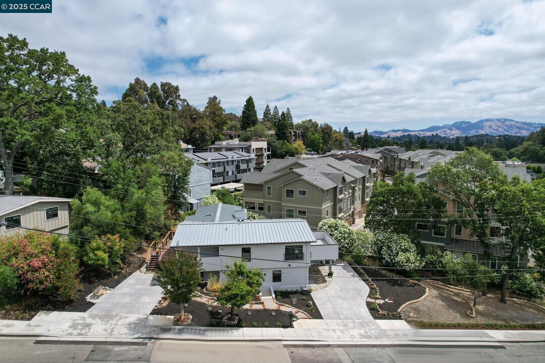 946 Risa Rd in Lafayette, CA - Building Photo