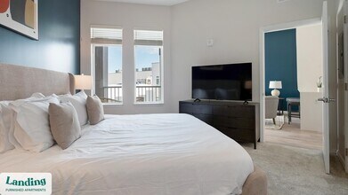 5256 International Dr, Unit 512 in Orlando, FL - Building Photo - Building Photo