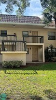 6796 Palmetto Cir S in Boca Raton, FL - Building Photo