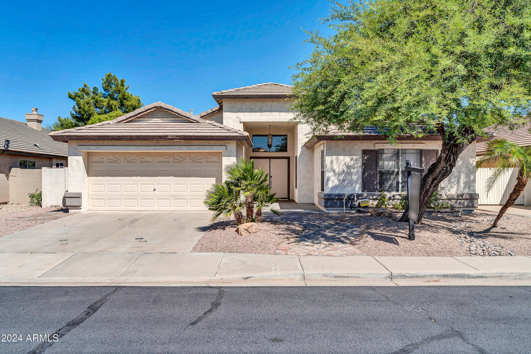 6434 W Kristal Way in Glendale, AZ - Building Photo