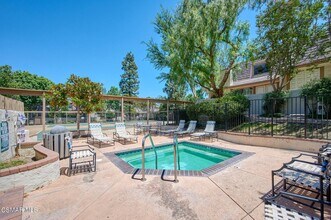 6121 Shoup Ave in Los Angeles, CA - Building Photo - Building Photo