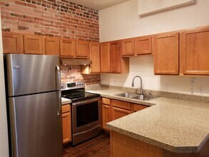 304 N Front St, Unit 304-D North Front Street in Wilmington, NC - Building Photo - Building Photo