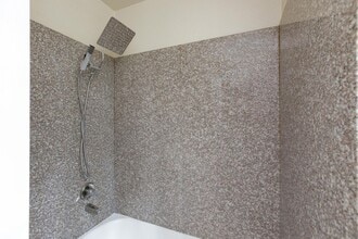 5493 Indian River Dr in Las Vegas, NV - Foto de edificio - Building Photo