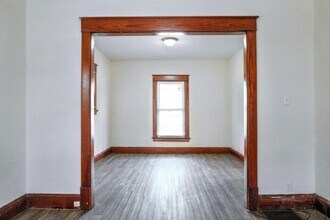 1130 Pinewood Ave in Toledo, OH - Building Photo - Building Photo