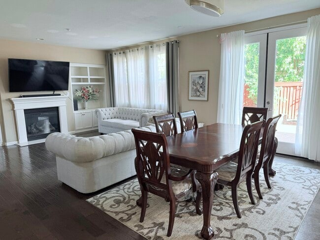 1360 Red Maple Ln in San Jose, CA - Foto de edificio - Building Photo