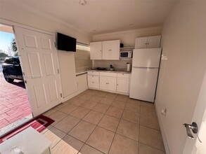 842 SW 89th Ave in Miami, FL - Building Photo - Building Photo