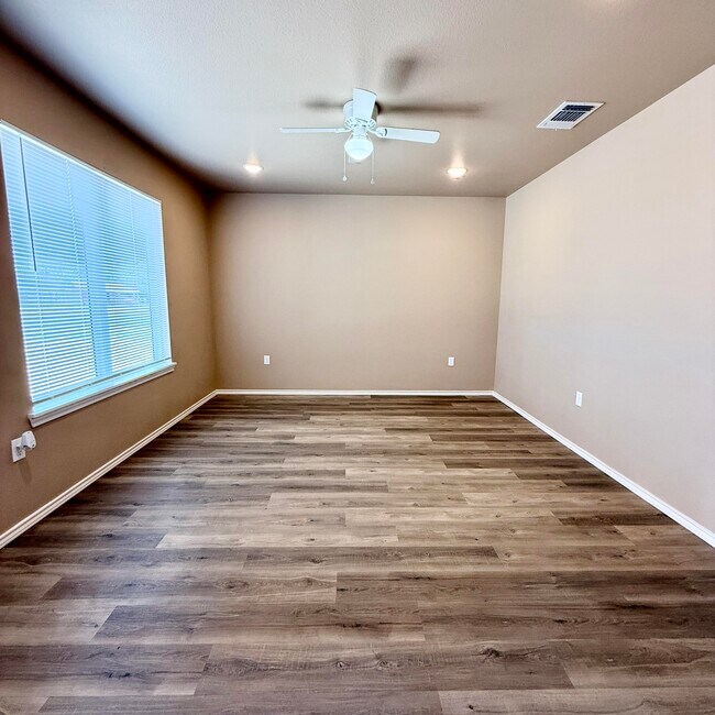3130 E Cornell St in Lubbock, TX - Building Photo - Building Photo