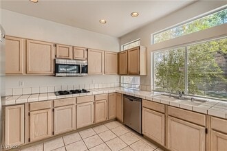 2109 Club Meadows Dr in Henderson, NV - Building Photo - Building Photo