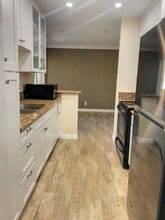 18307 Burbank Blvd in Los Angeles, CA - Building Photo - Building Photo