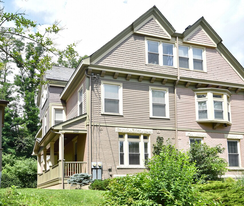 3469 Brookline Ave in Cincinnati, OH - Foto de edificio