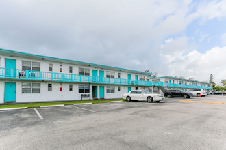 Lake Terraces Apartments in Miami, FL - Building Photo - Building Photo