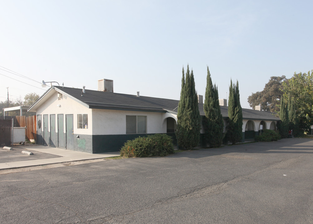 1212 N Green St in Hanford, CA - Building Photo