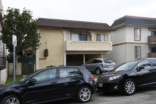 3315 Mentone Ave in Los Angeles, CA - Foto de edificio - Building Photo