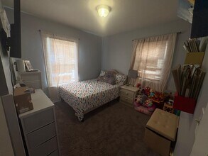 1944 W 73rd St in Cleveland, OH - Foto de edificio - Building Photo