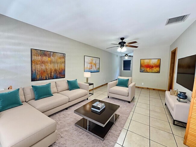 8341 Sunset Dr in Palm Beach Gardens, FL - Foto de edificio - Building Photo