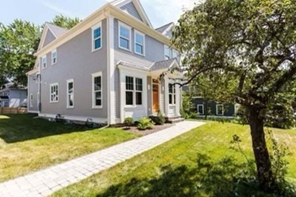 9 Ridgeway Ave in Needham, MA - Building Photo