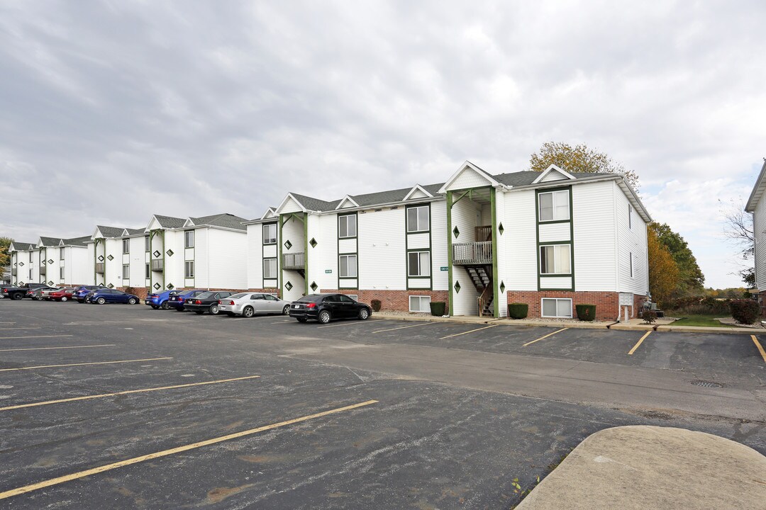 Mallard and HI-TEC Apartments in Plymouth, IN - Building Photo