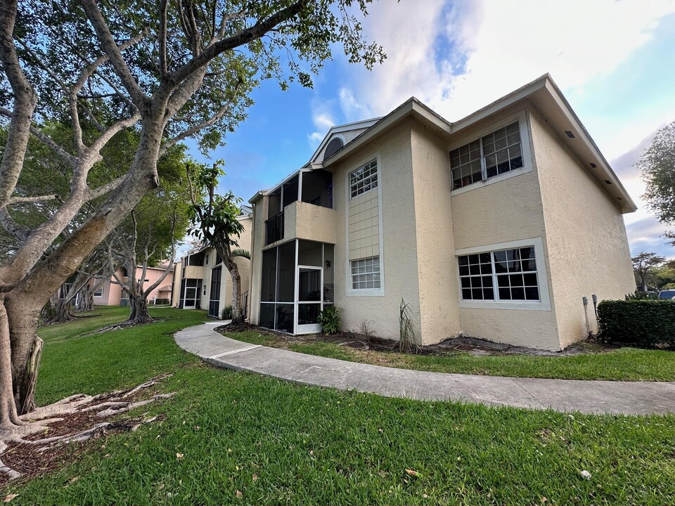 651 Cypress Lake Blvd in Pompano Beach, FL - Building Photo