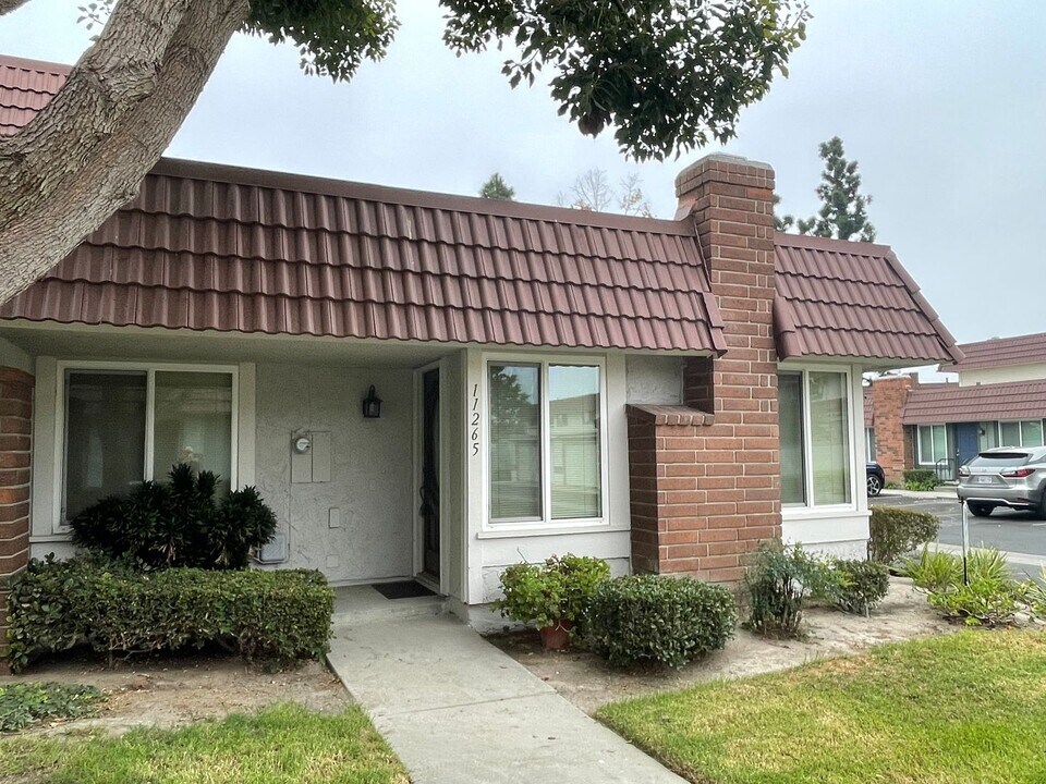 11265 Morgen Way in Cypress, CA - Building Photo