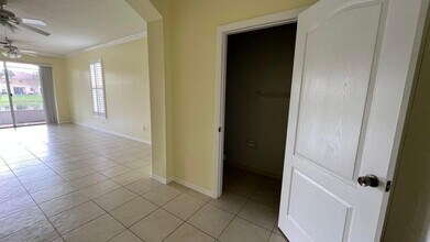 274 River Bluff Ln in Royal Palm Beach, FL - Building Photo - Building Photo
