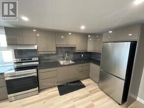 3976 Portage Rd in Niagara Falls, ON - Foto de edificio - Building Photo