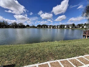 643 Banks Rd in Margate, FL - Foto de edificio - Building Photo