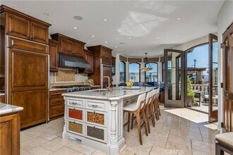 321 9th St, Unit Apt 304 in Manhattan Beach, CA - Building Photo - Building Photo