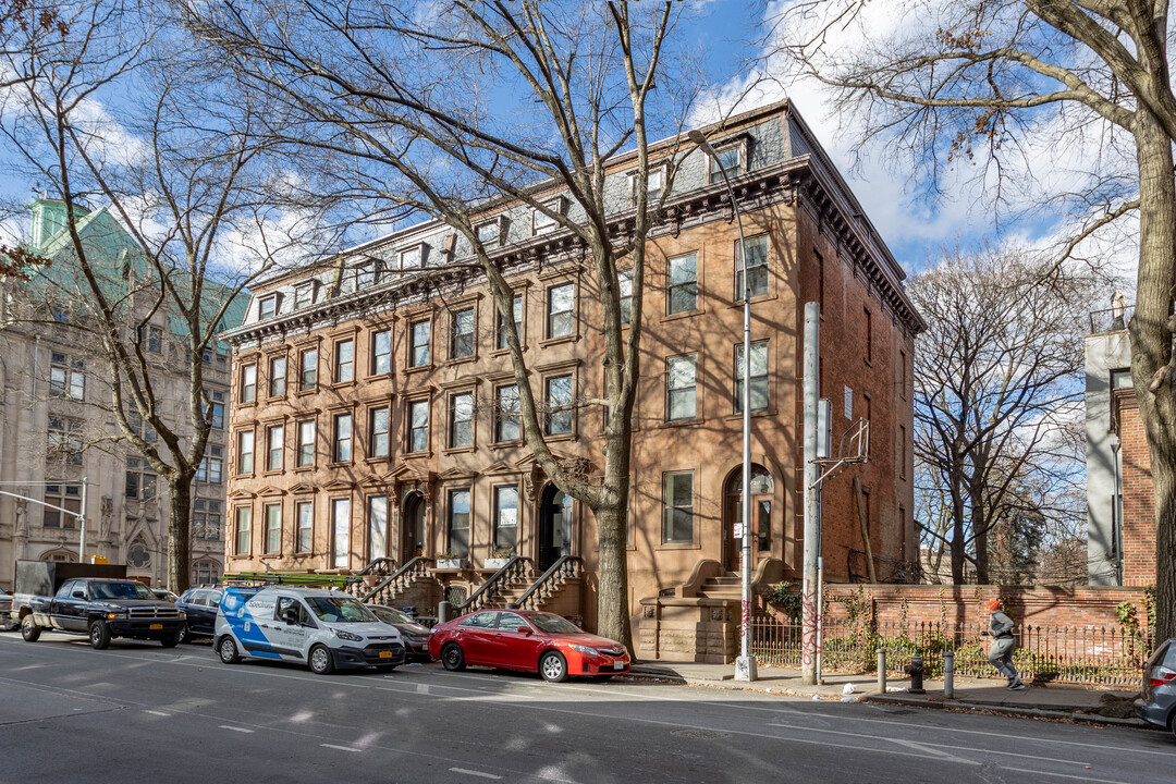 217 Lafayette Ave in Brooklyn, NY - Foto de edificio