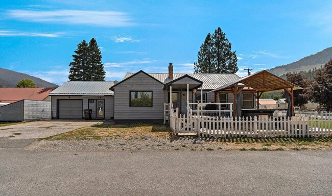 property at 117 S 8th St