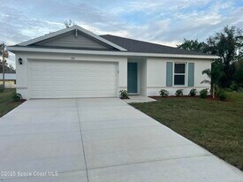 881 Hollahan Rd SE in Palm Bay, FL - Building Photo