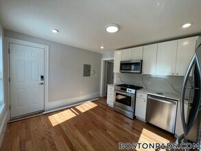 3 Mossland St, Unit 3 in Somerville, MA - Building Photo - Building Photo