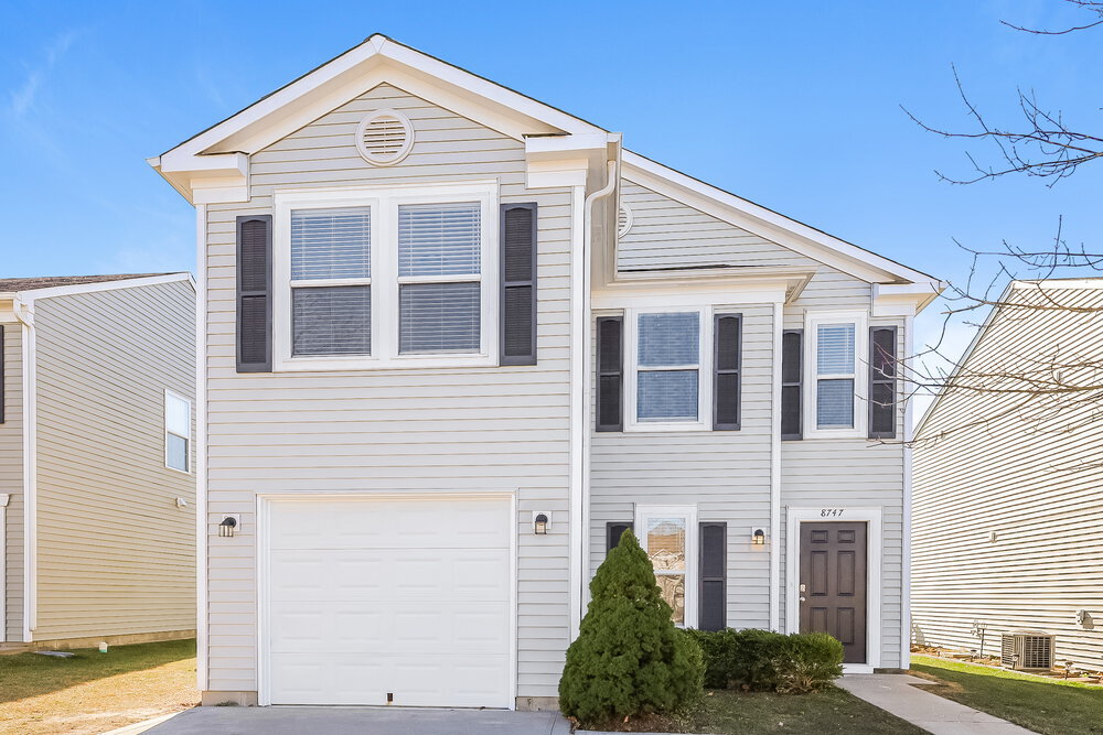 8747 Hosta Way in Indianapolis, IN - Foto de edificio