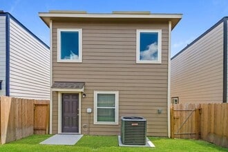 15333 Estrella Rd E in Houston, TX - Building Photo - Building Photo