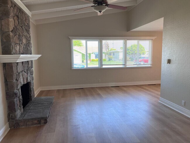 16175 Vía Walter in San Lorenzo, CA - Building Photo - Building Photo