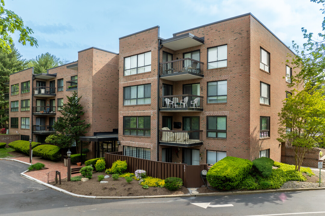 Hill House in Huntingdon Valley, PA - Building Photo