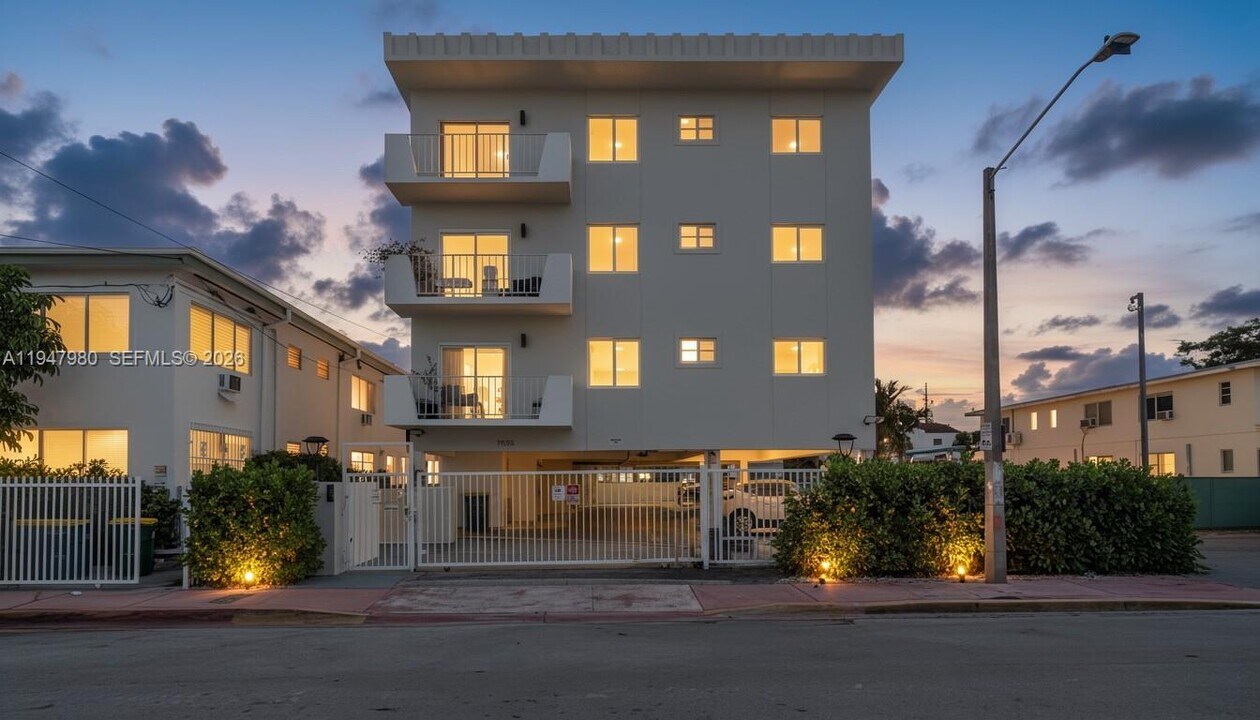 7925 Carlyle Ave in Miami Beach, FL - Building Photo