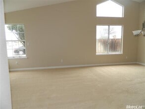 657 Kirkwood Ct in Los Banos, CA - Building Photo - Building Photo