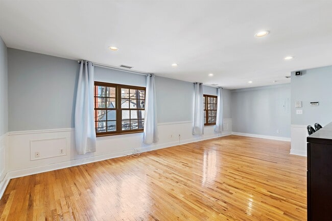 211-213-213 3rd St in Hoboken, NJ - Building Photo - Building Photo
