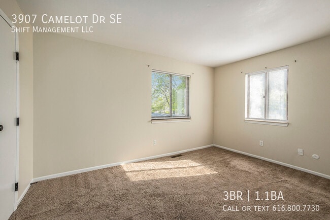 property at 3907 Camelot Dr SE