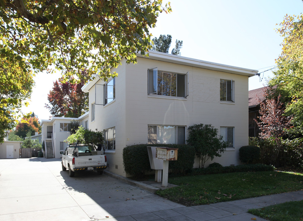 19-21 Belle Ave in San Anselmo, CA - Foto de edificio