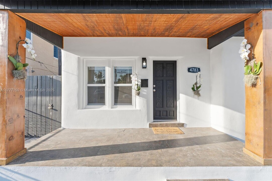 4783 NW Flagler Terrace in Miami, FL - Building Photo