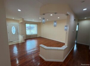 39725 Crystal Dr in Sterling Heights, MI - Building Photo - Building Photo